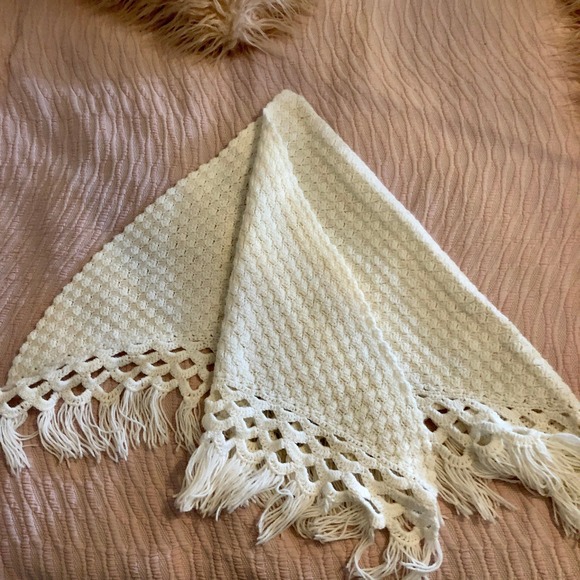 Shawl‎ Womens OS O/S Shoulder Wrap Handmade Cottage Knit Cozy Boho Coquette 90s - Picture 9 of 9